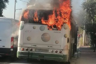 Ενας συρμός χωρίς φρένα και ένα φλεγόμενο λεωφορείο